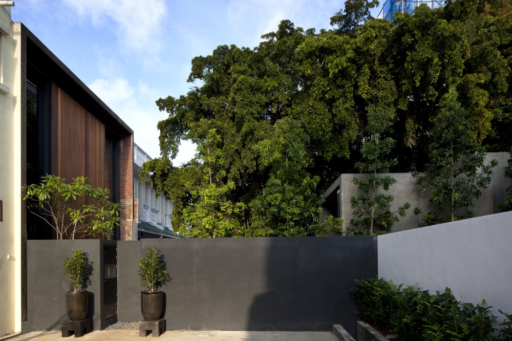 Lucky Shophouse / CHANG Architects