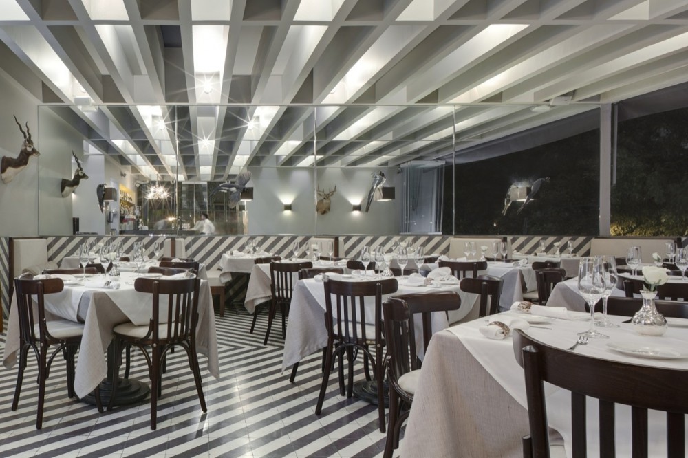Celeste Champagne & Tea Room / PRODUCTORA