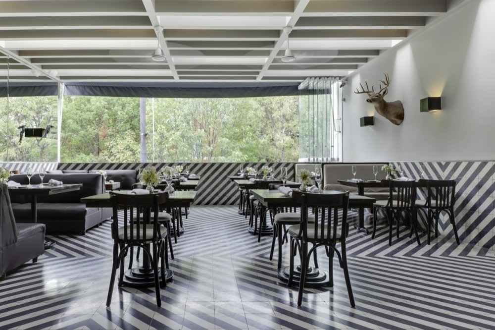 Celeste Champagne & Tea Room / PRODUCTORA