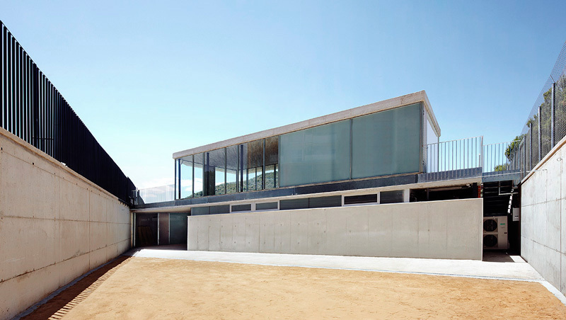 Vallpala Sports Centre / Vicente Salvador Arquitecto + Ignacio Vidal Arquitecto