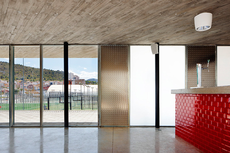 Vallpala Sports Centre / Vicente Salvador Arquitecto + Ignacio Vidal Arquitecto
