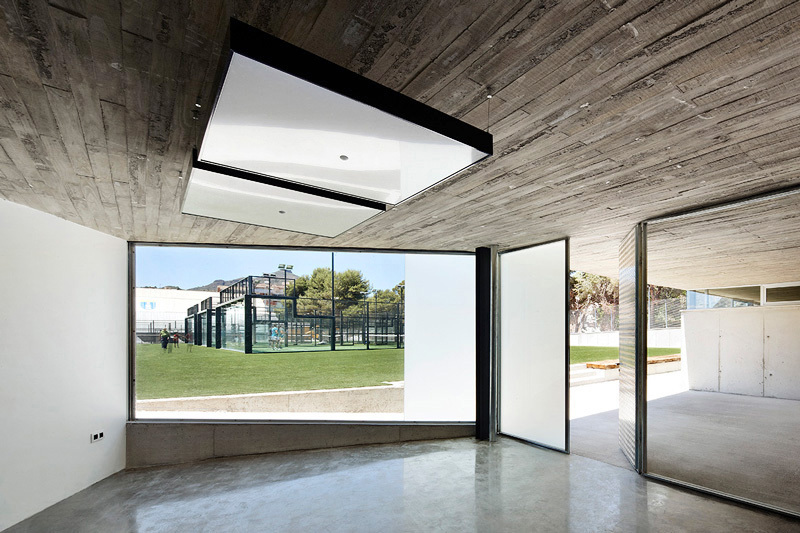 Vallpala Sports Centre / Vicente Salvador Arquitecto + Ignacio Vidal Arquitecto