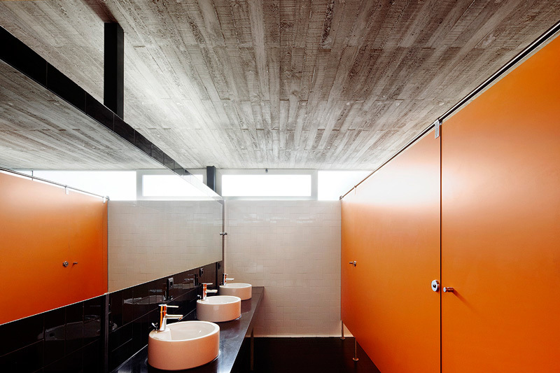 Vallpala Sports Centre / Vicente Salvador Arquitecto + Ignacio Vidal Arquitecto