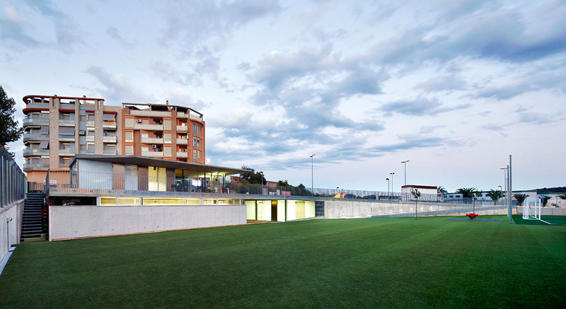 Vallpala Sports Centre / Vicente Salvador Arquitecto + Ignacio Vidal Arquitecto