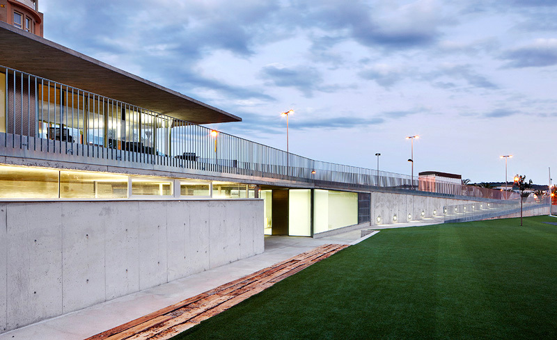 Vallpala Sports Centre / Vicente Salvador Arquitecto + Ignacio Vidal Arquitecto