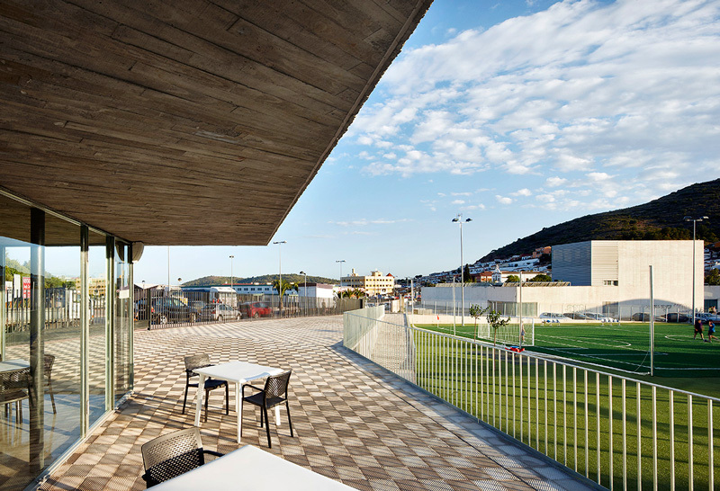 Vallpala Sports Centre / Vicente Salvador Arquitecto + Ignacio Vidal Arquitecto
