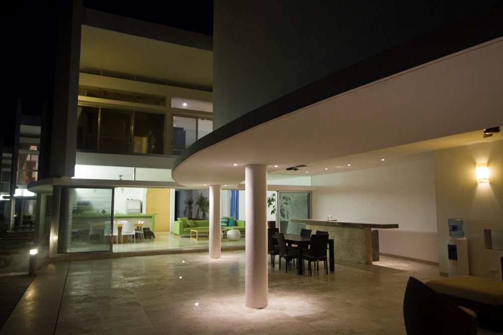 OB Houses / Seijo Peon Arquitectos