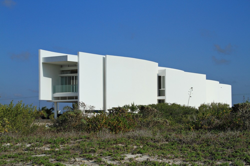 OB Houses / Seijo Peon Arquitectos