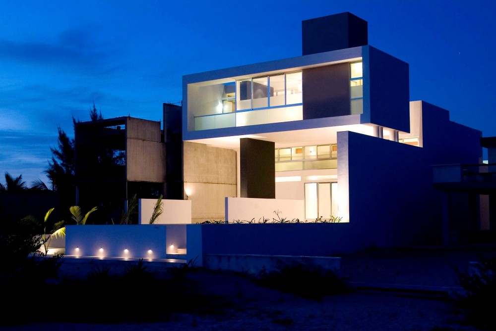 Stepped House / Seijo Peon Arquitectos