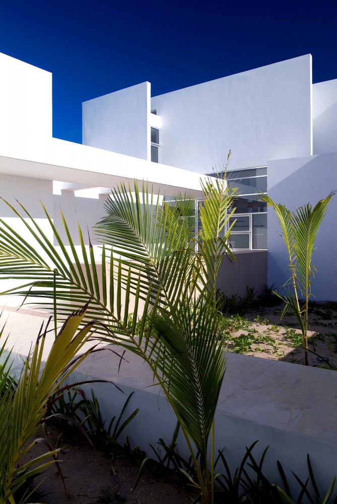 Stepped House / Seijo Peon Arquitectos