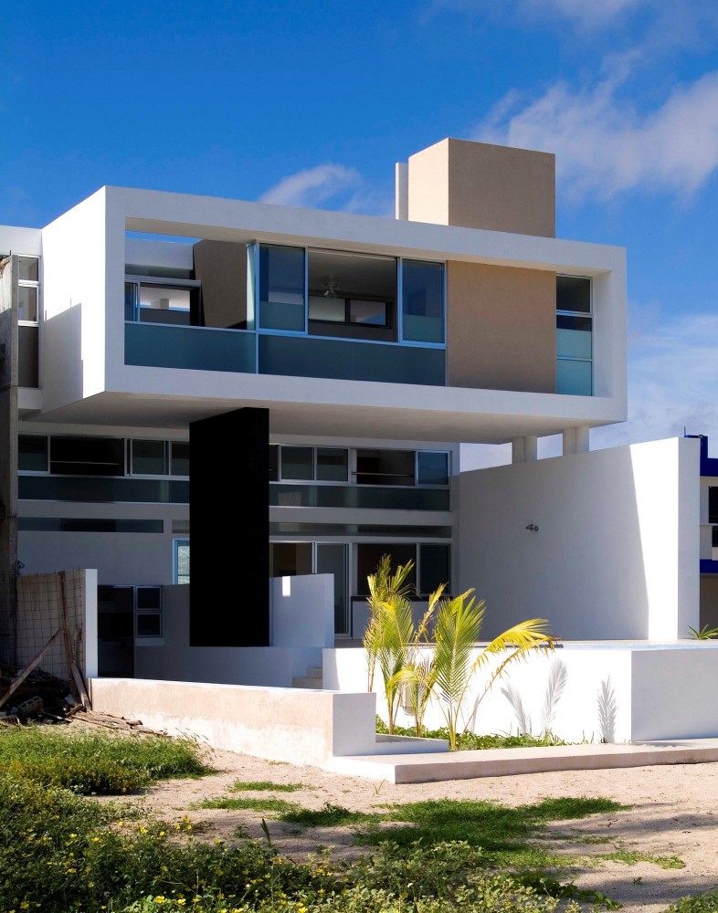 Stepped House / Seijo Peon Arquitectos