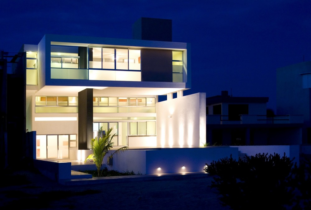 Stepped House / Seijo Peon Arquitectos