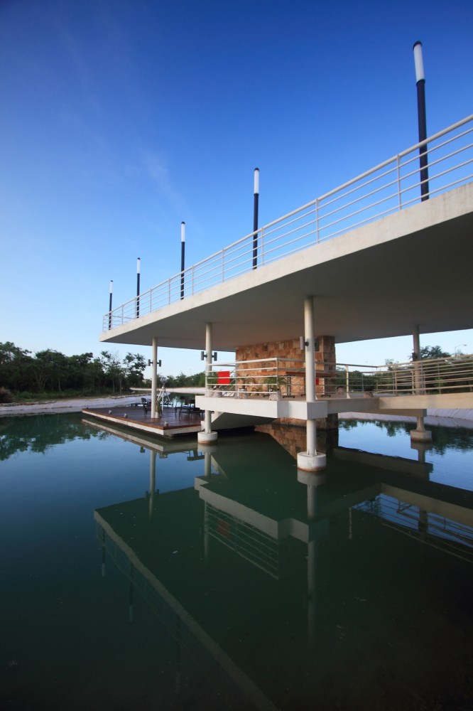 Club House Punta Lago / Seijo Peon Arquitectos
