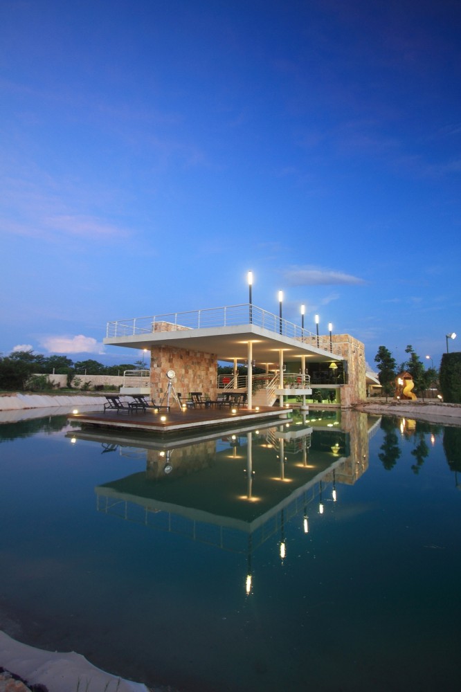 Club House Punta Lago / Seijo Peon Arquitectos