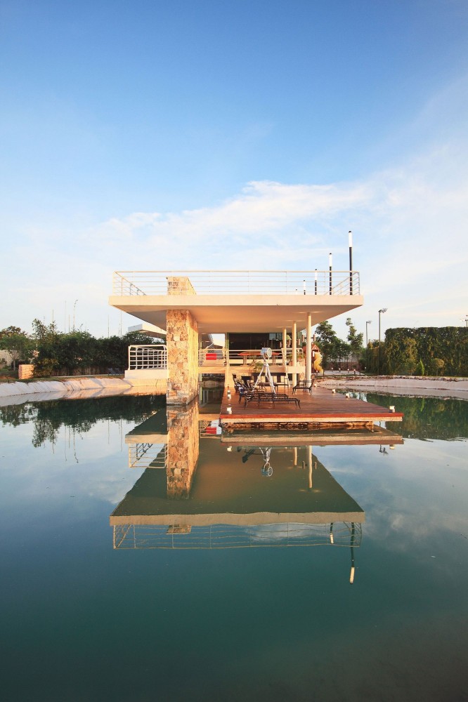 Club House Punta Lago / Seijo Peon Arquitectos