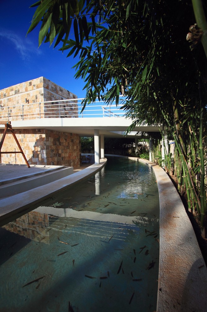 Club House Punta Lago / Seijo Peon Arquitectos