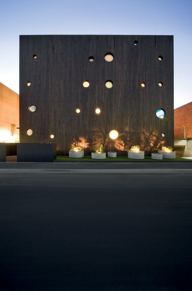 Hue Apartments / Jackson Clements Burrows Architects