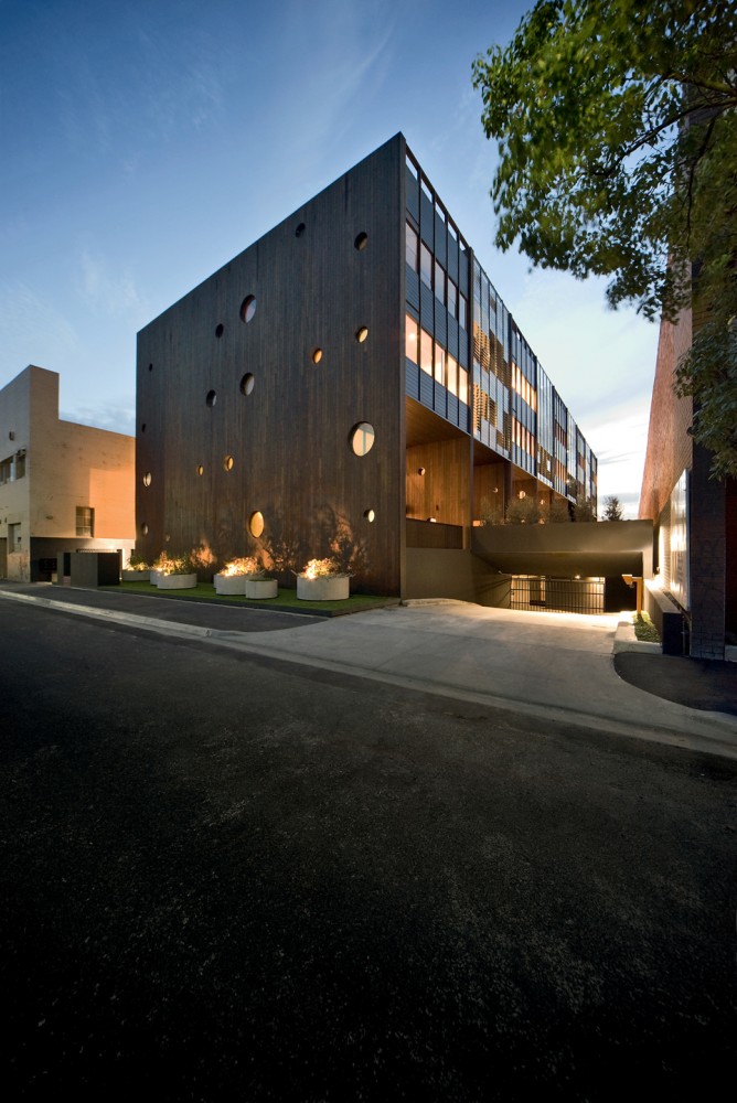 Hue Apartments / Jackson Clements Burrows Architects