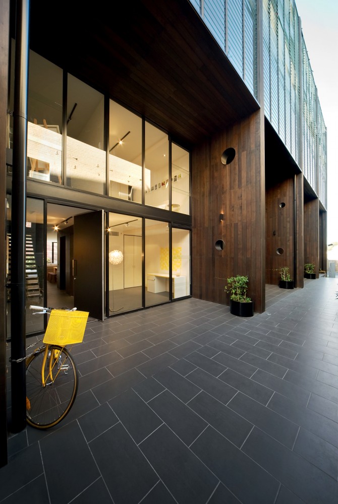 Hue Apartments / Jackson Clements Burrows Architects