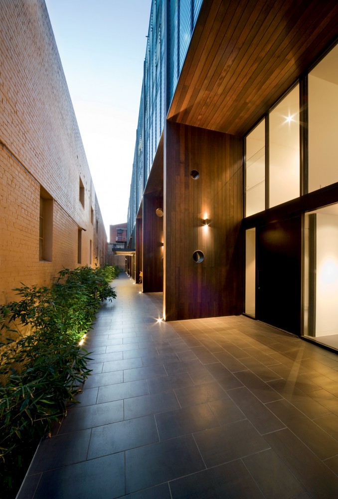 Hue Apartments / Jackson Clements Burrows Architects
