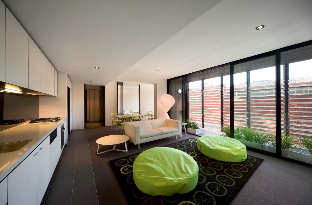 Hue Apartments / Jackson Clements Burrows Architects