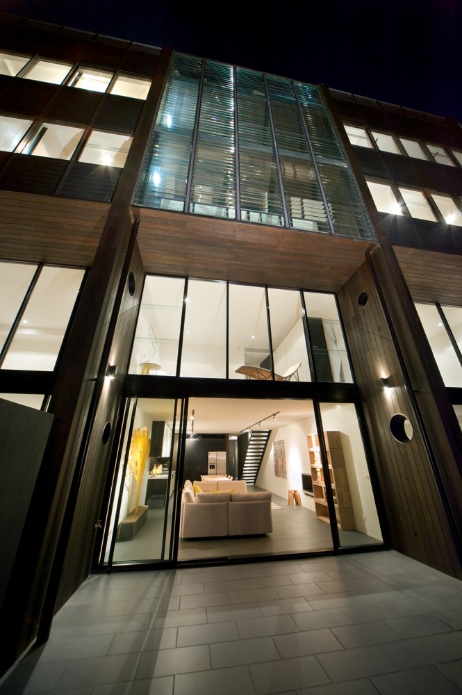 Hue Apartments / Jackson Clements Burrows Architects