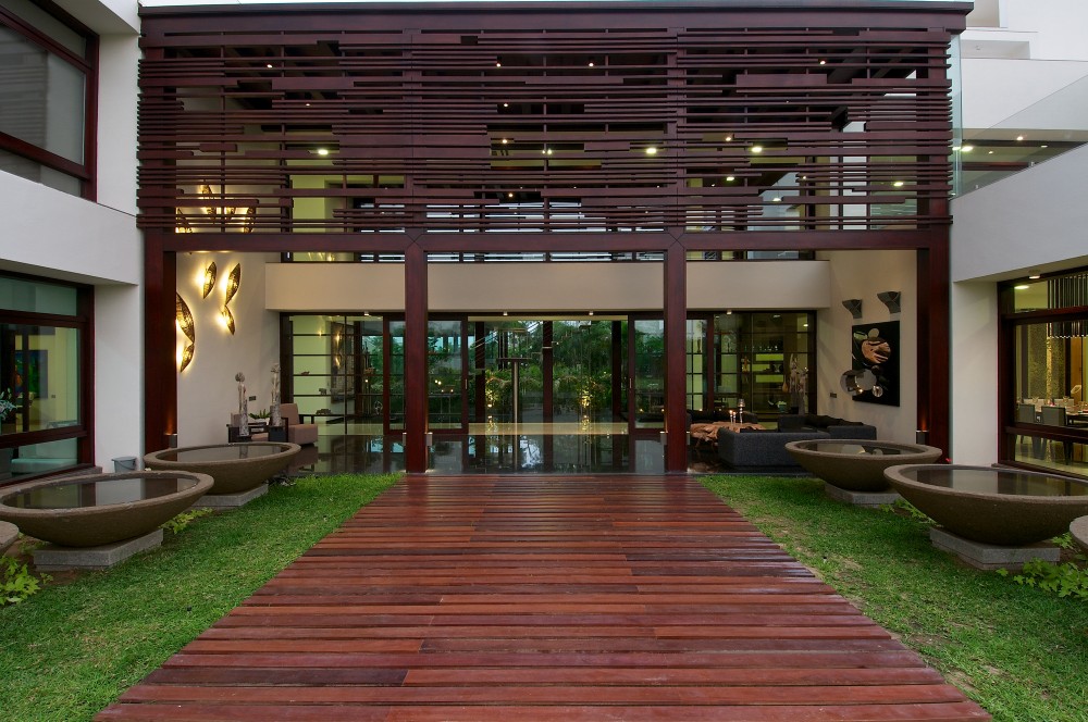 The Frill House / Hiren Patel Architects
