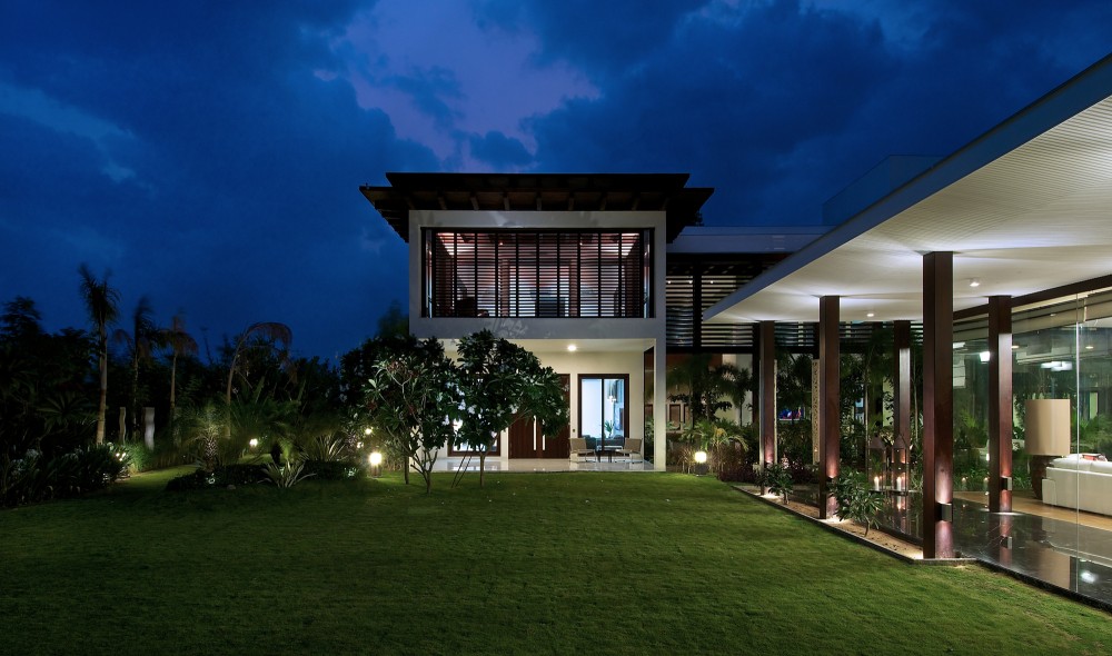 The Frill House / Hiren Patel Architects