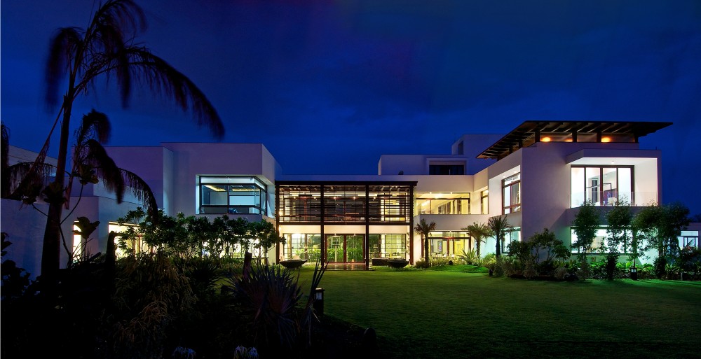 The Frill House / Hiren Patel Architects