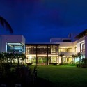 The Frill House / Hiren Patel Architects The Frill House / Hiren Patel Architects © Sebastian Zachariah