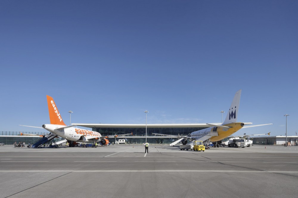 Gibraltar Airport / bblur architecture + 3DReid
