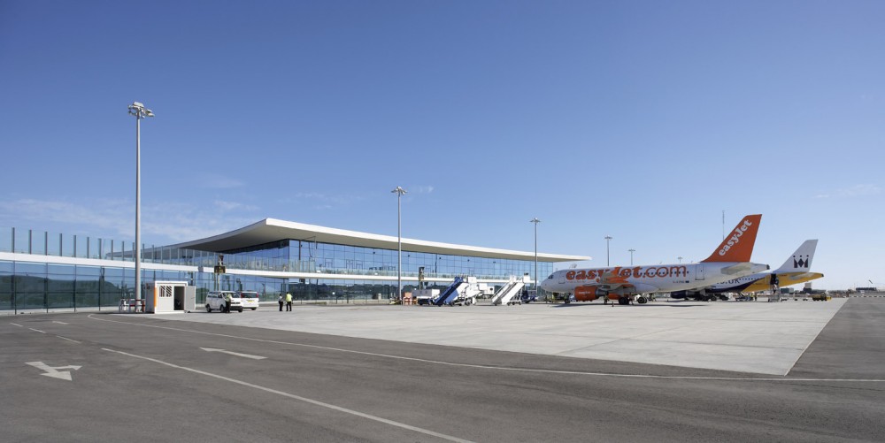 Gibraltar Airport / bblur architecture + 3DReid