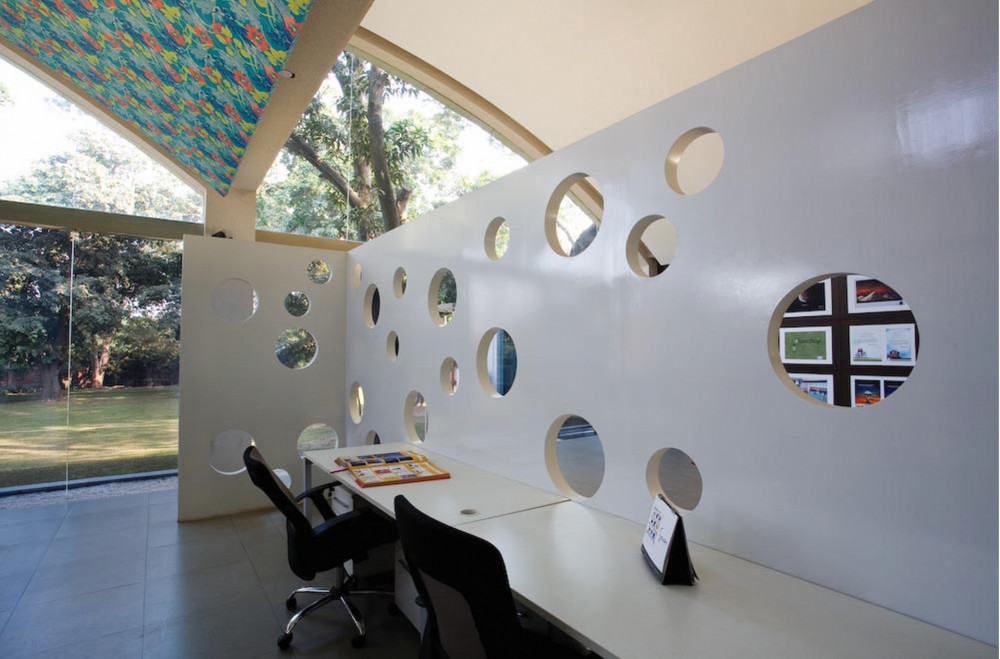 Office for Crayons / IAAD