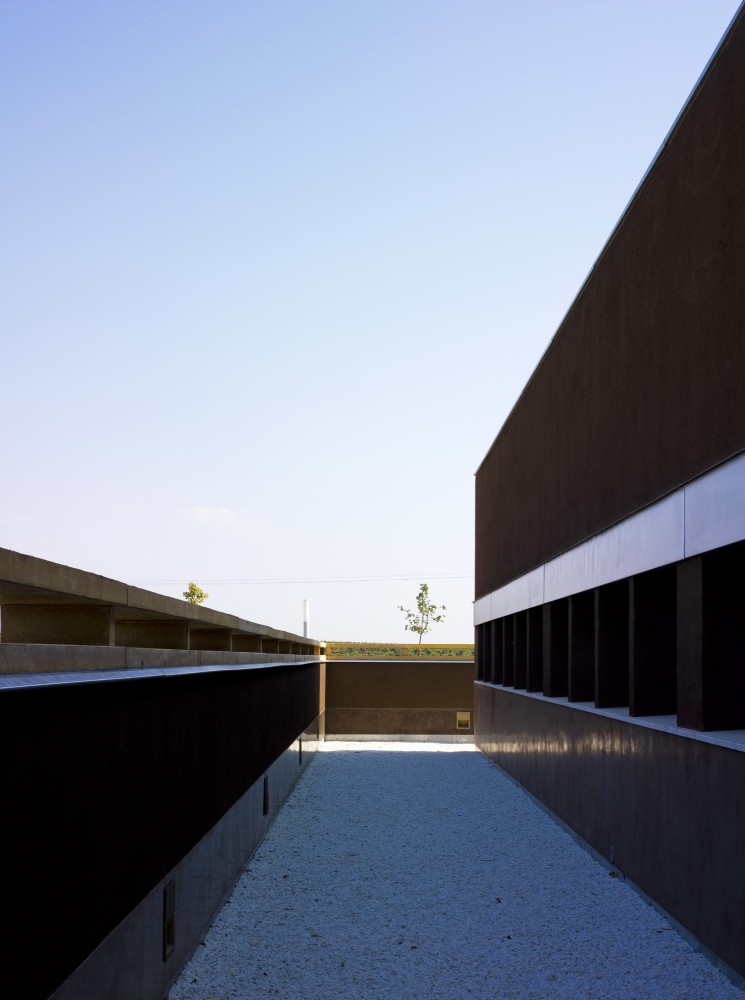Tierra De Barros Hospital / EACSN + Junquera Arquitectos