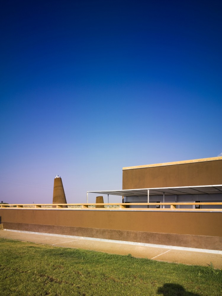 Tierra De Barros Hospital / EACSN + Junquera Arquitectos