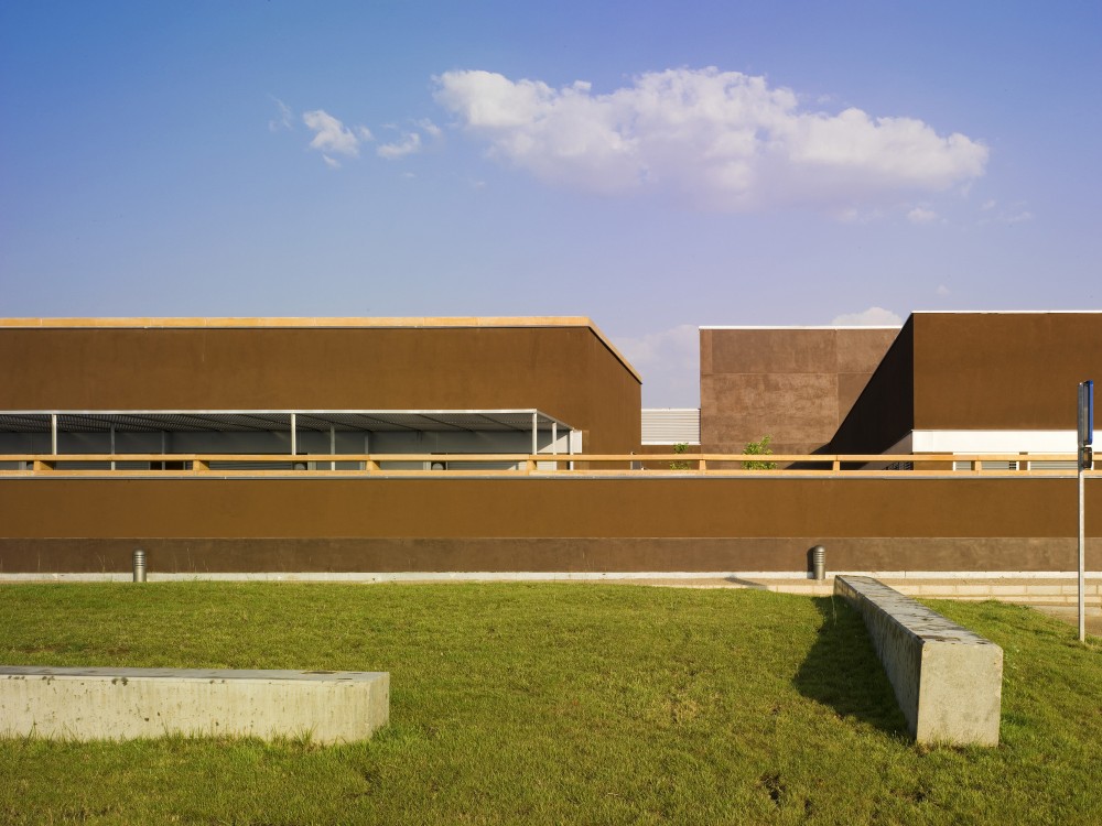 Tierra De Barros Hospital / EACSN + Junquera Arquitectos