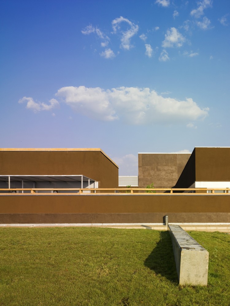 Tierra De Barros Hospital / EACSN + Junquera Arquitectos