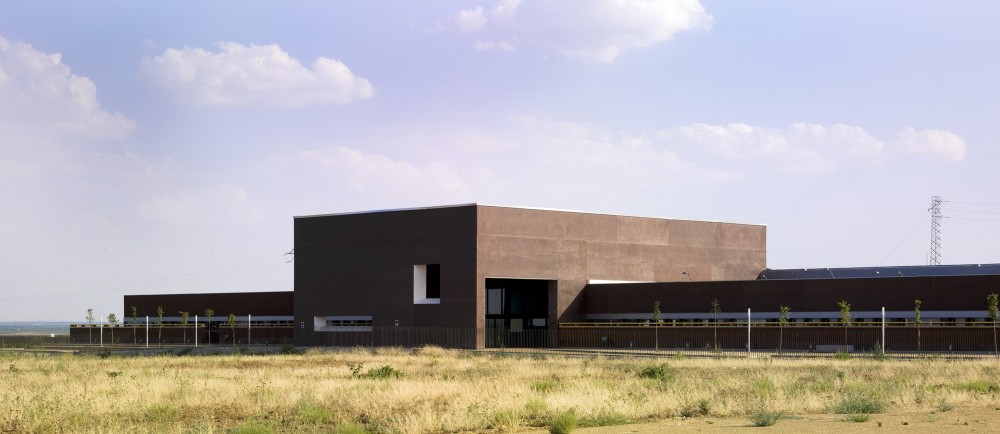 Tierra De Barros Hospital / EACSN + Junquera Arquitectos