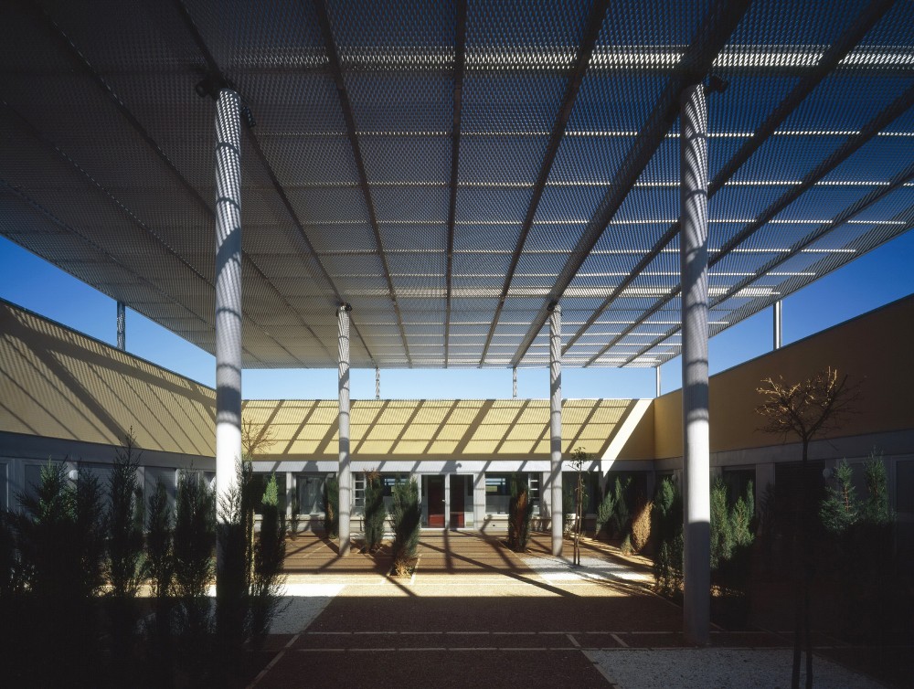 Tierra De Barros Hospital / EACSN + Junquera Arquitectos