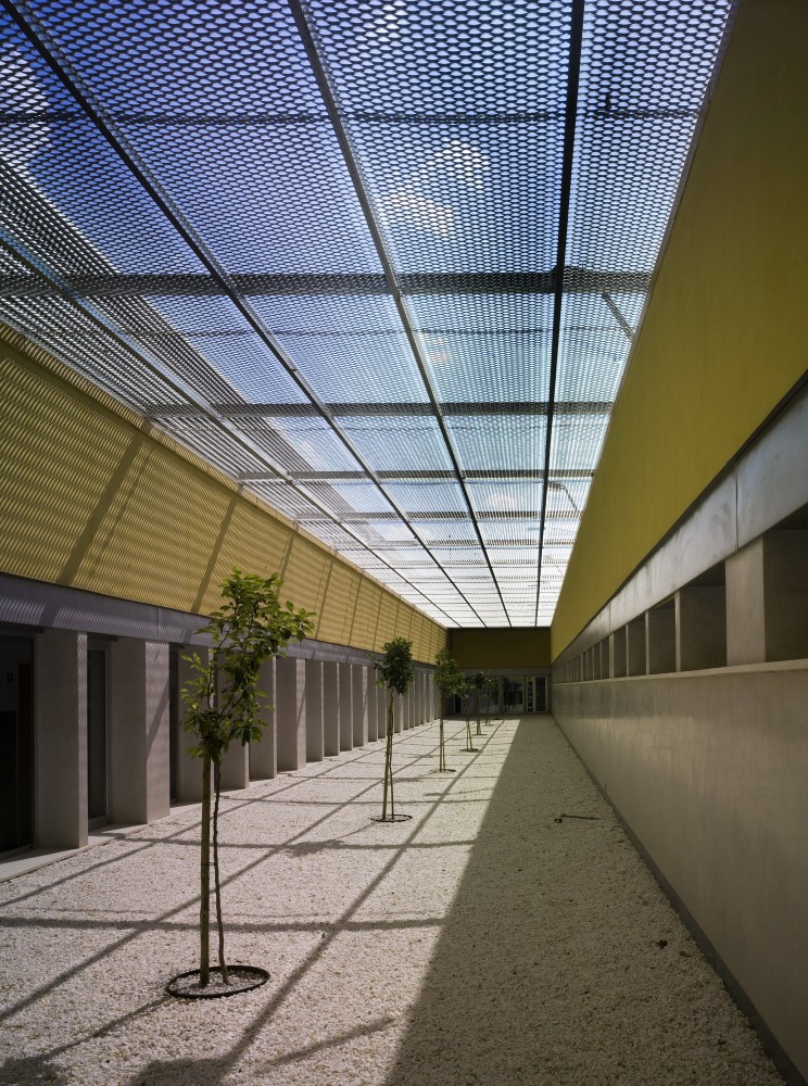 Tierra De Barros Hospital / EACSN + Junquera Arquitectos