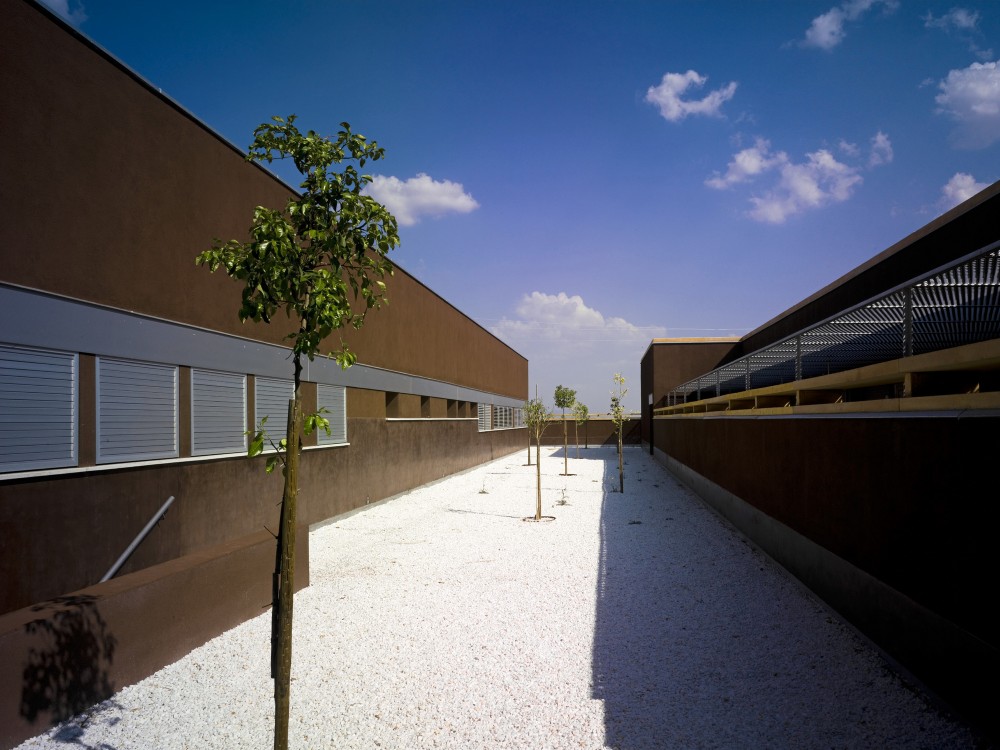 Tierra De Barros Hospital / EACSN + Junquera Arquitectos
