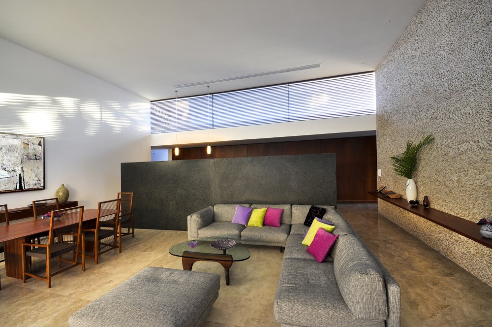 Rajuela House / Muñoz Arquitectos