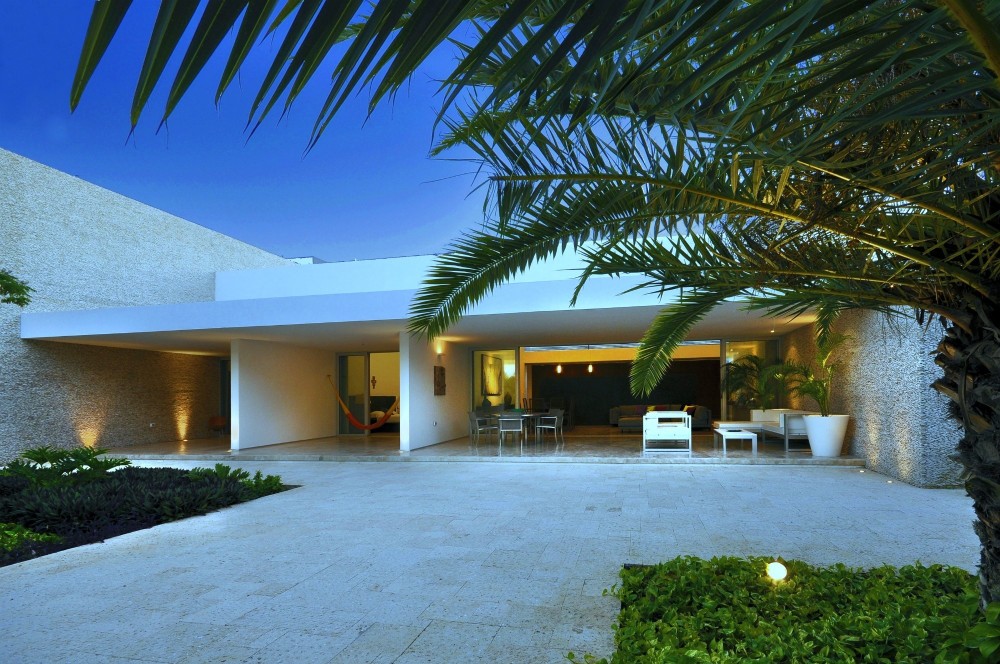 Rajuela House / Muñoz Arquitectos