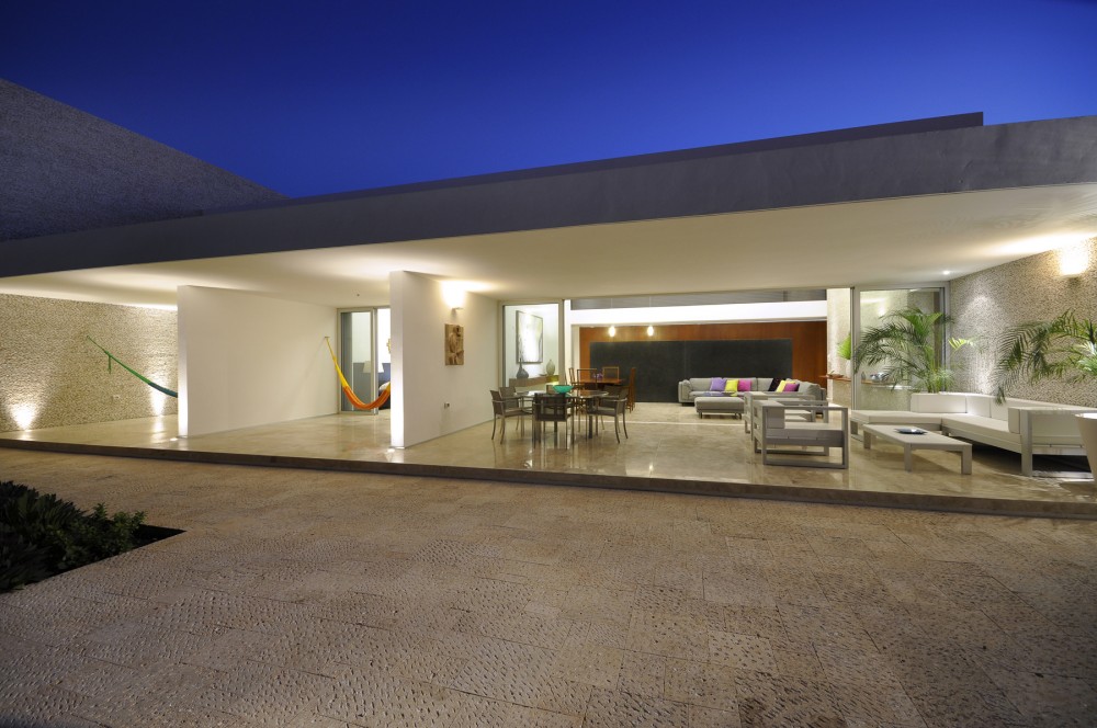 Rajuela House / Muñoz Arquitectos