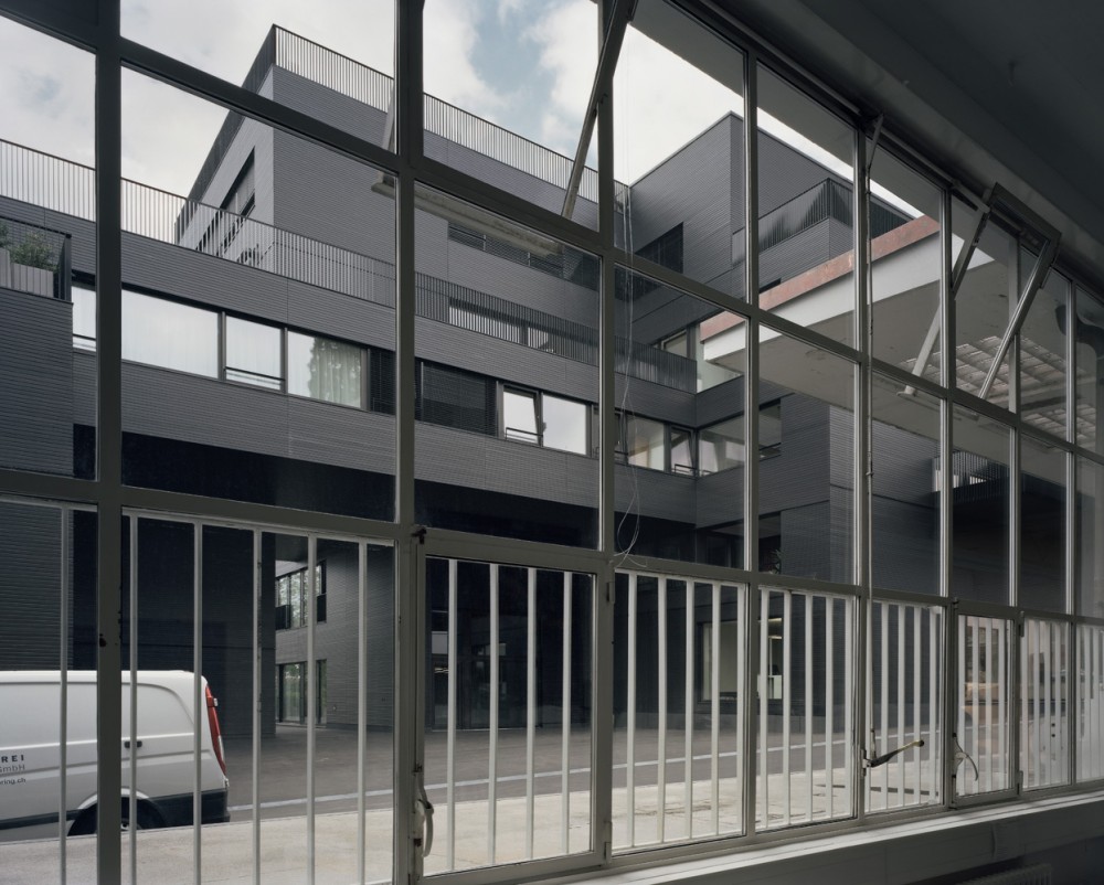 Housing and Shops / Christ & Gantenbein