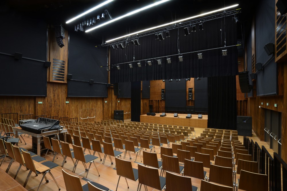Grand Hall Complex at The ZAMEK / Toya Design