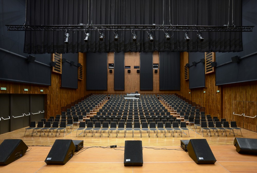 Grand Hall Complex at The ZAMEK / Toya Design