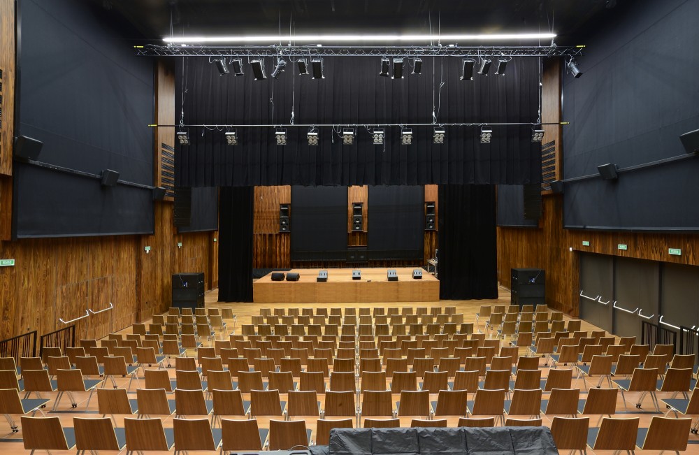 Grand Hall Complex at The ZAMEK / Toya Design