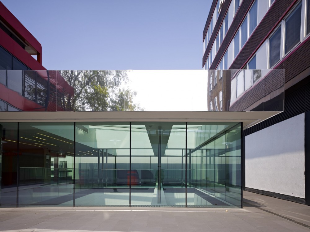 Kurt Geiger Headquarters Building / Archer Architects