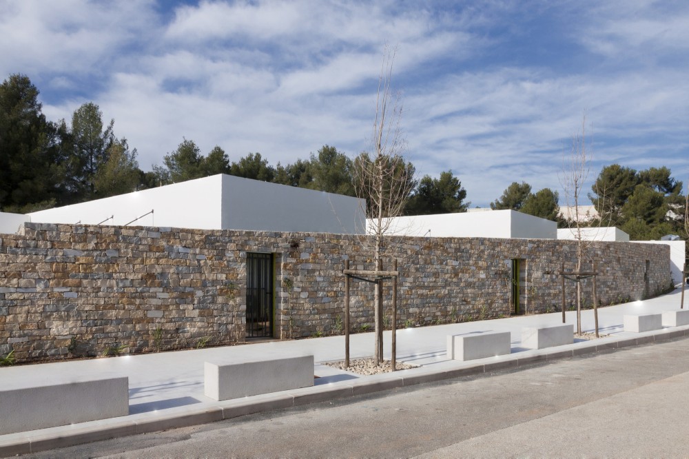 Kindergarten “Les Séveriers” / Pirollet Architectes